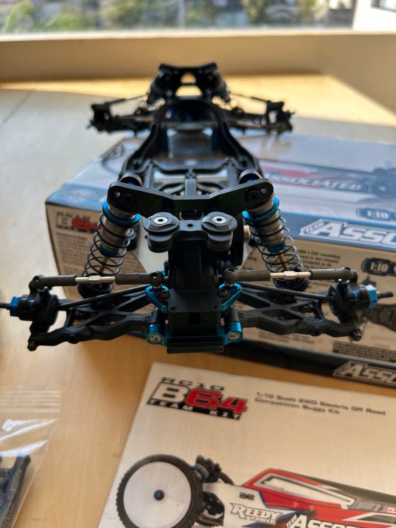 Associated RC10B6.4 アソシエイテッド　バギー