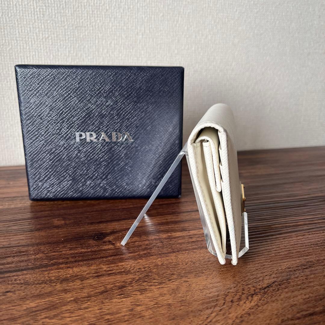 【美品！！】PRADA コンパクトウォレット 1MV021 三角ロゴ ホワイト
