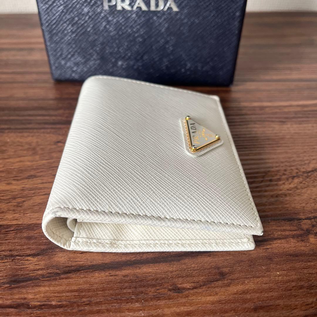 【美品！！】PRADA コンパクトウォレット 1MV021 三角ロゴ ホワイト