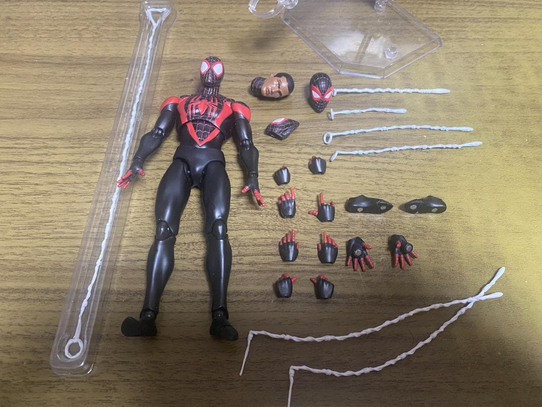 MAFEX　スパイダーマン　マイルス・モラレス アクションフィギュア