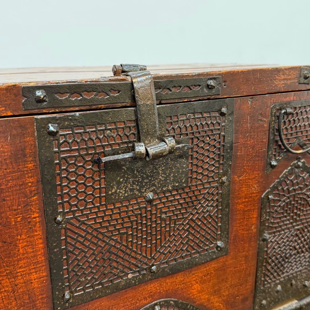 H110K71 朝鮮古民藝 李朝家具 杉無垢材 バンダジ 鍵付き