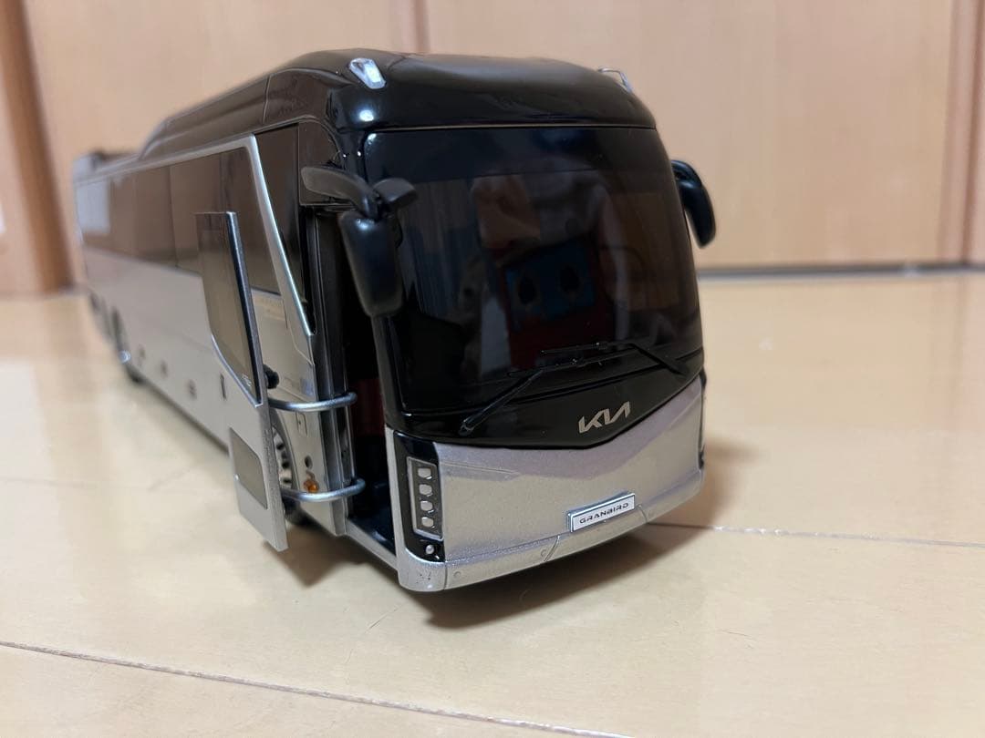 KIA 観光バス 1/32スケール