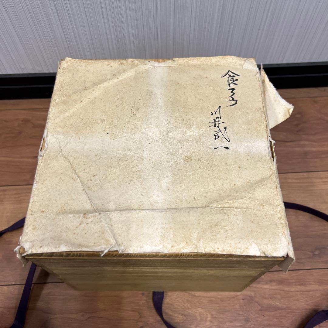 花模様の陶器の四角い箱