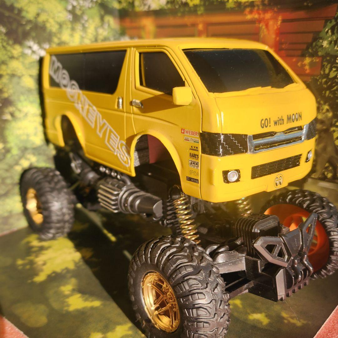 ハイリフト　ハイエースムーンアイズ、モンスタートラック風