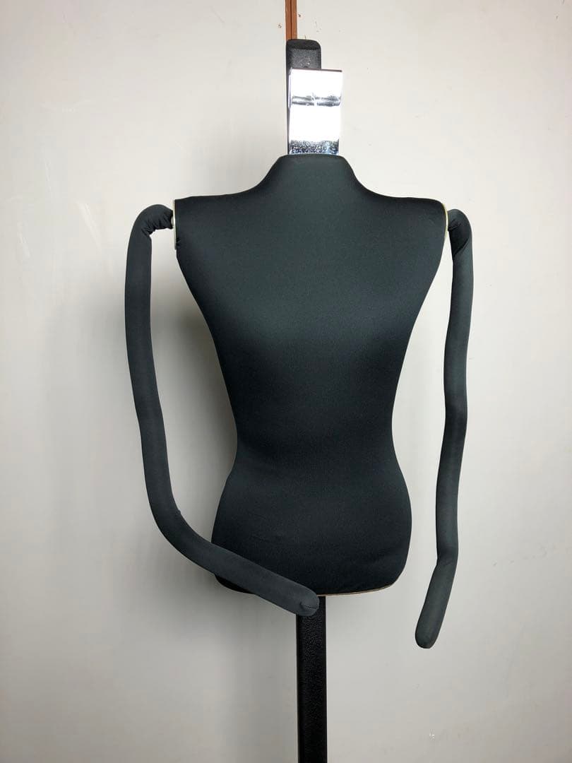 婦人用トルソー・ボディ・マネキン・黒・腕付