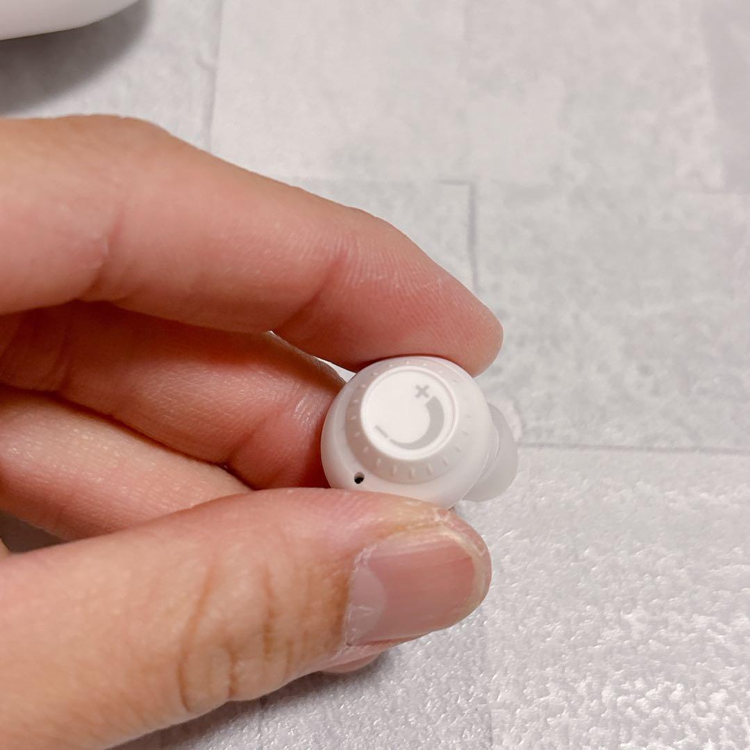 ☆充電式 集音器 音声拡聴器 イヤホンタイプ 耳穴式 左右両用耳 ホワイト