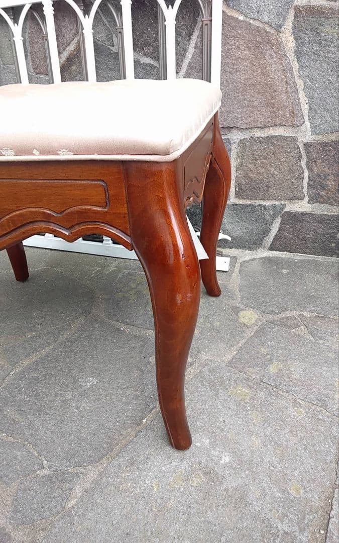 青商品です。　海外ビンテージスツール猫脚