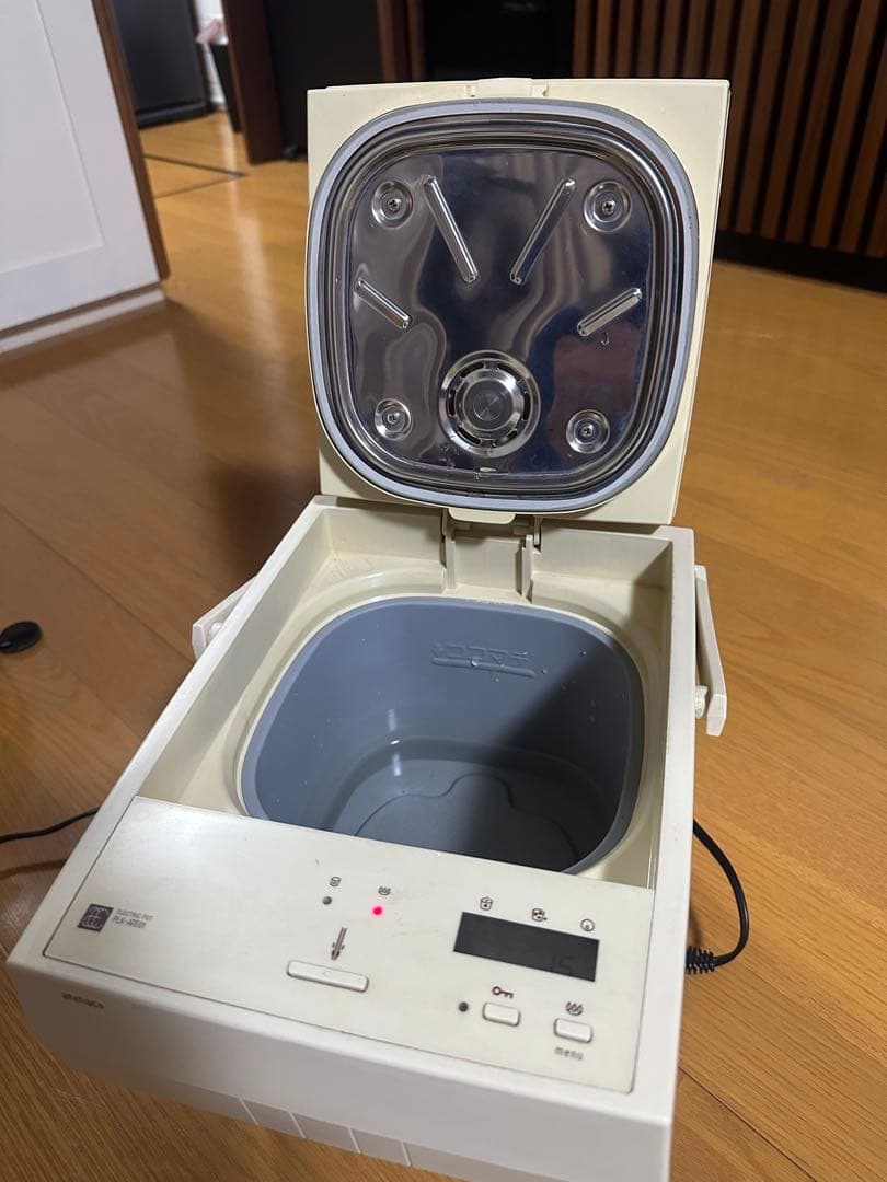 デザイン家電モダンなアテハカの電気ポット