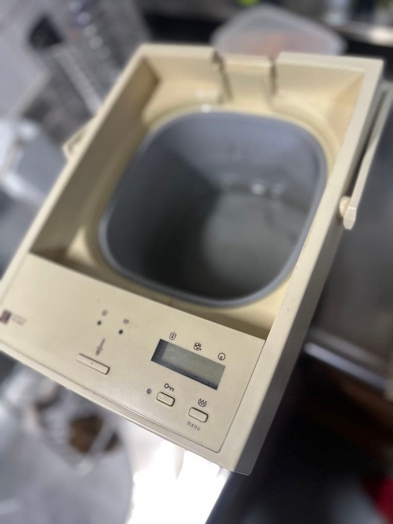 デザイン家電モダンなアテハカの電気ポット