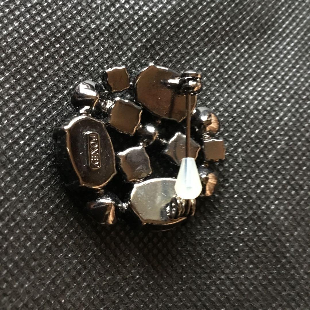 FOXEY 漆黒の輝きが美しい！クリスタルブローチ