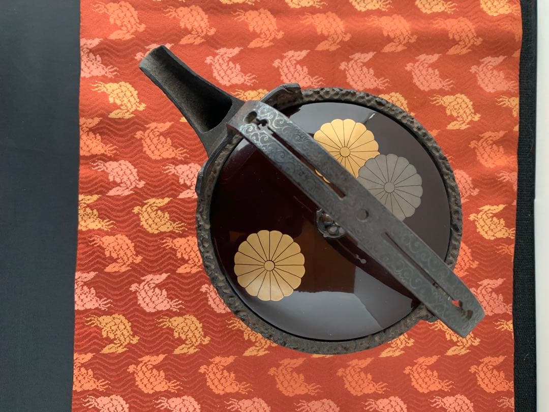 茶道具/懐石道具　銚子(燗鍋)江戸時代　銀象嵌/漆塗蓋16葉菊紋蒔絵散し。優品。