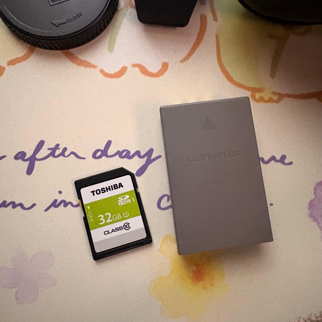 OLYMPUS PEN E-PL8 ミラーレス一眼 ホワイト オリンパス