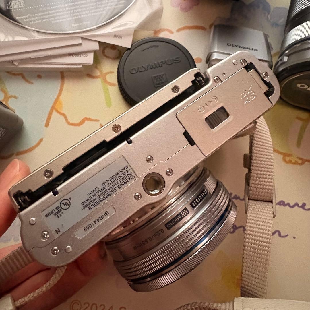 OLYMPUS PEN E-PL8 ミラーレス一眼 ホワイト オリンパス