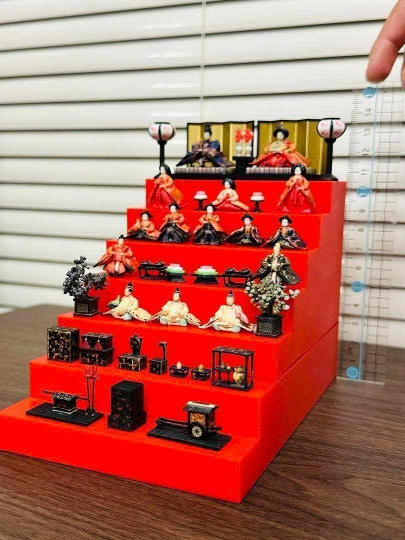 ミニチュア★ひな人形7段飾り★フィギュア★1/64★リーメントに★ドールハウスに