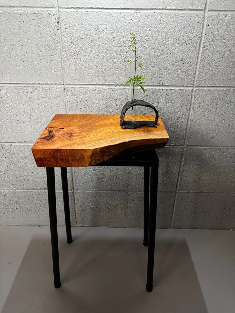 欅サイドテーブル　一枚板　自然木　無垢材