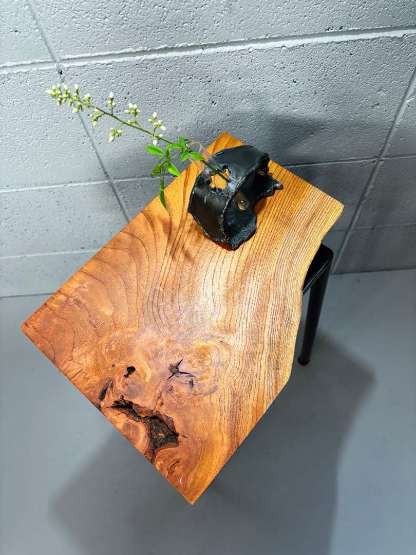 欅サイドテーブル　一枚板　自然木　無垢材