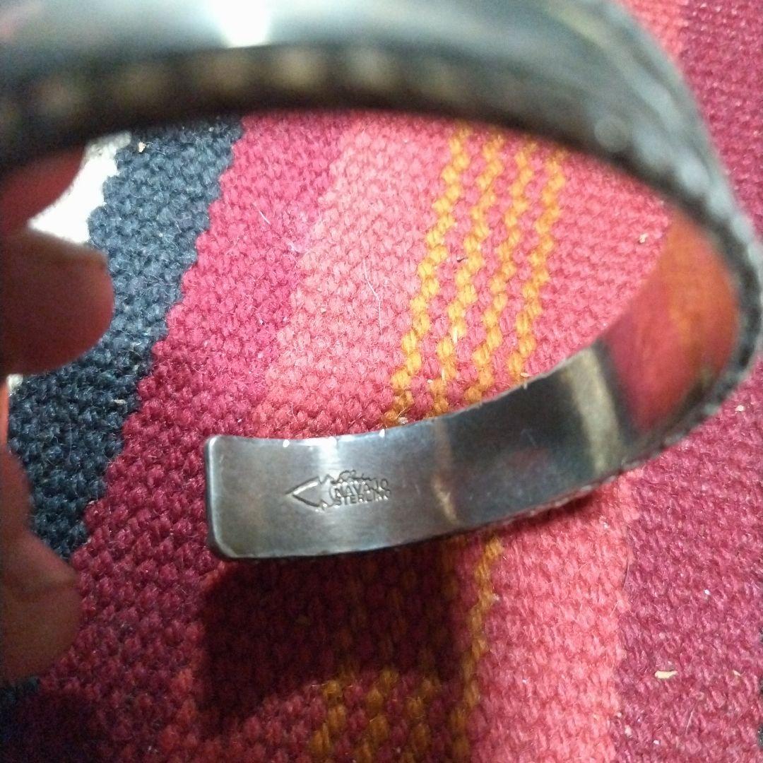 ナバホ族のバングルになります。