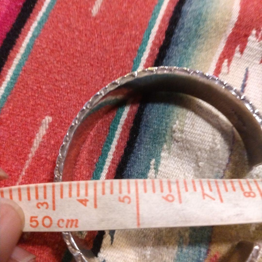 ナバホ族のバングルになります。