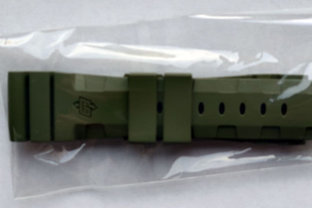 パネライ純正ラバーベルト　サブマーシブル47ミリ用　モスグリーン　未使用