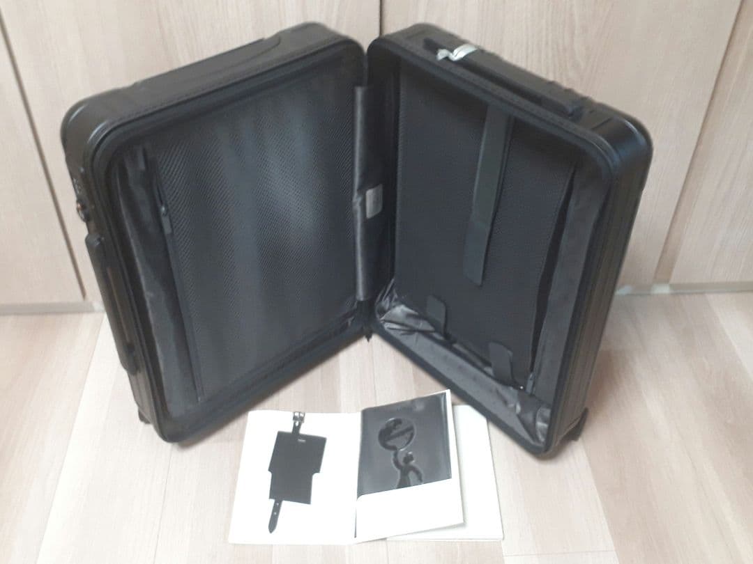 【新品未使用品】リモワ　エッセンシャル　キャビン S　マットブラック