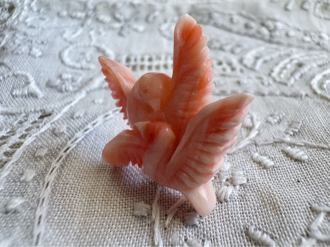 桃珊瑚 寄り添う鳥たち 二羽 小鳥 ブローチ ピンブローチ 天然珊瑚 サンゴ