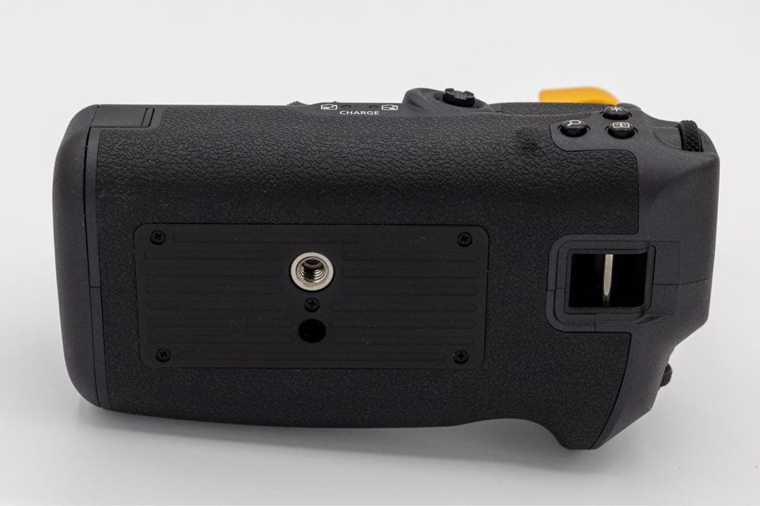 【中古美品】CANON EOS R6 ボディ・バッテリーグリップ・バッテリー２個