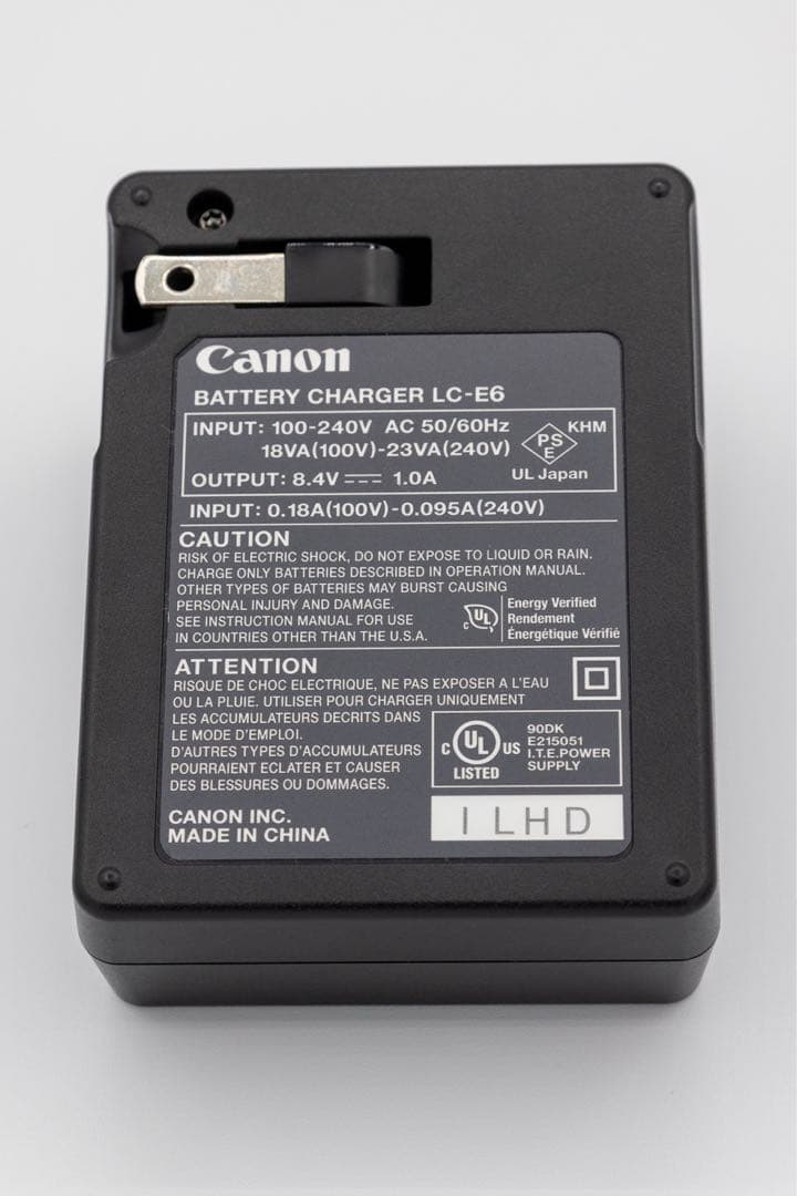 【中古美品】CANON EOS R6 ボディ・バッテリーグリップ・バッテリー２個