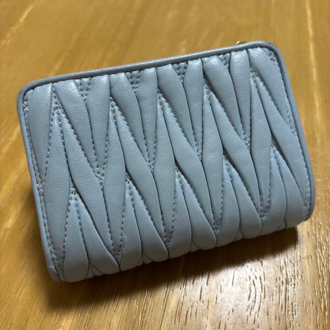 MIU MIU マテラッセ 折り財布 水色【極美品】