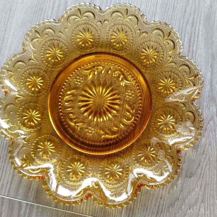 アンティーク琥珀色のガラスのお皿 アクセサリー置き、フェントンお好きな方もー。