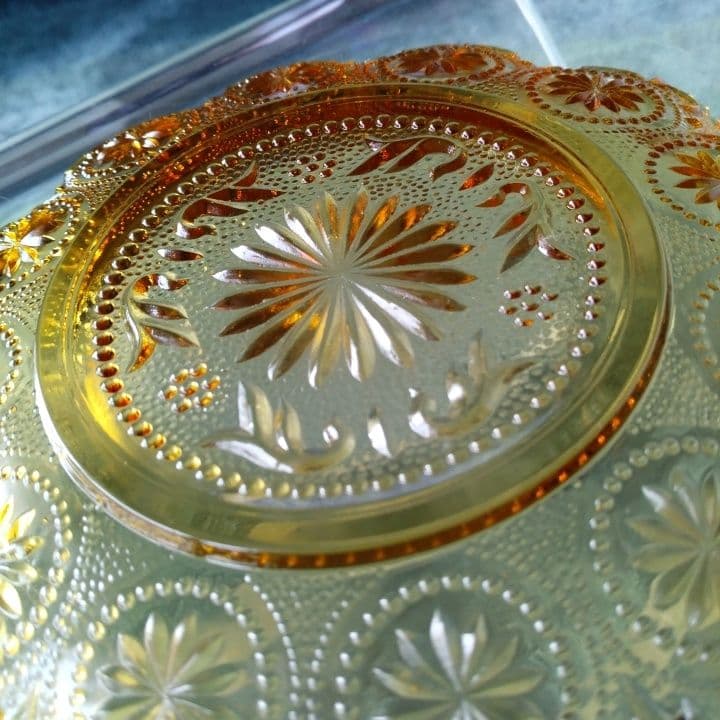 アンティーク琥珀色のガラスのお皿 アクセサリー置き、フェントンお好きな方もー。