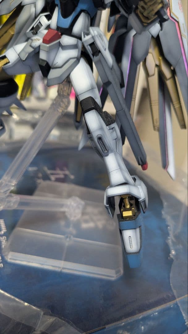 HG　マイティーストライクフリーダムガンダム　塗装完成品