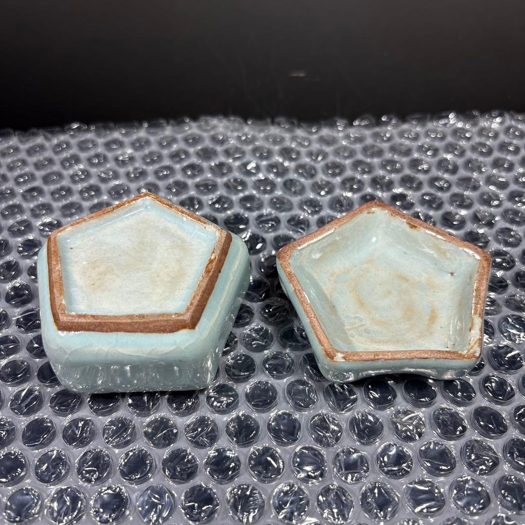 真作　初代宇野宗甍　青磁桔梗香合　高さ約5センチ、経約6センチ