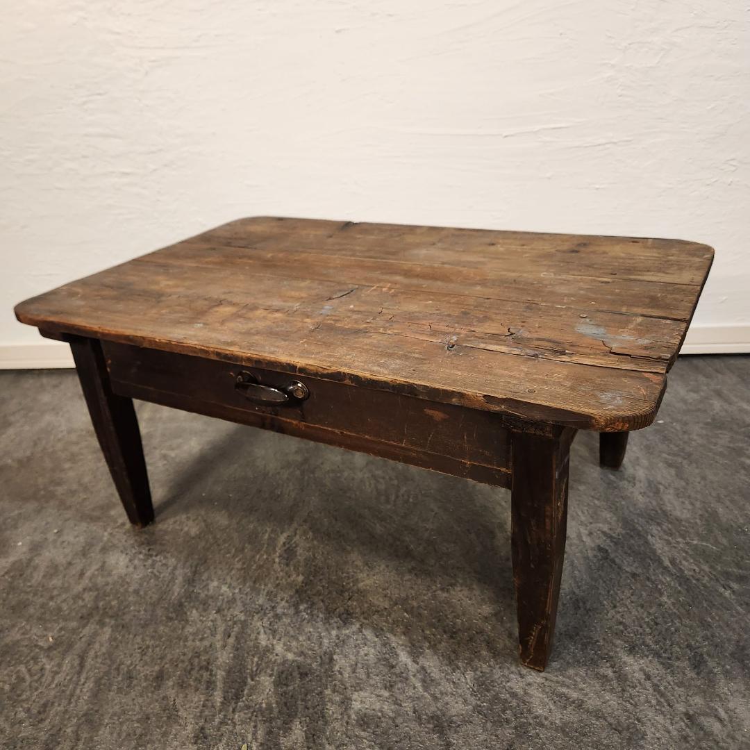 ノスタルジック　古材　ローテーブル 味のある打痕と塗装跡