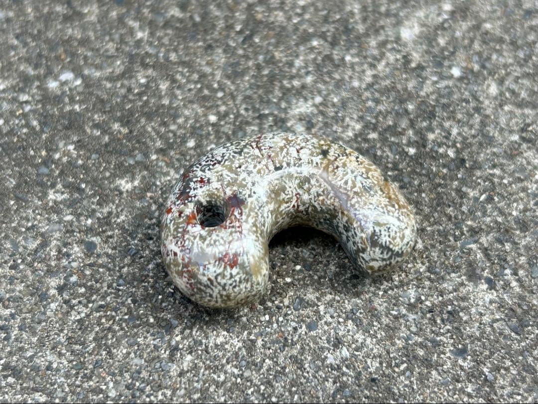 花紋石勾玉　錦石