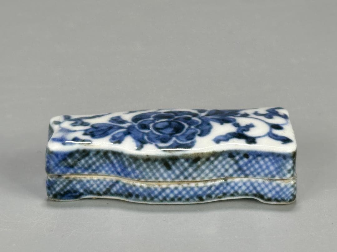 中国美術　清朝　清時代　青花花卉文　玩字款　香合　染付蓋物　香道具　唐物　古物