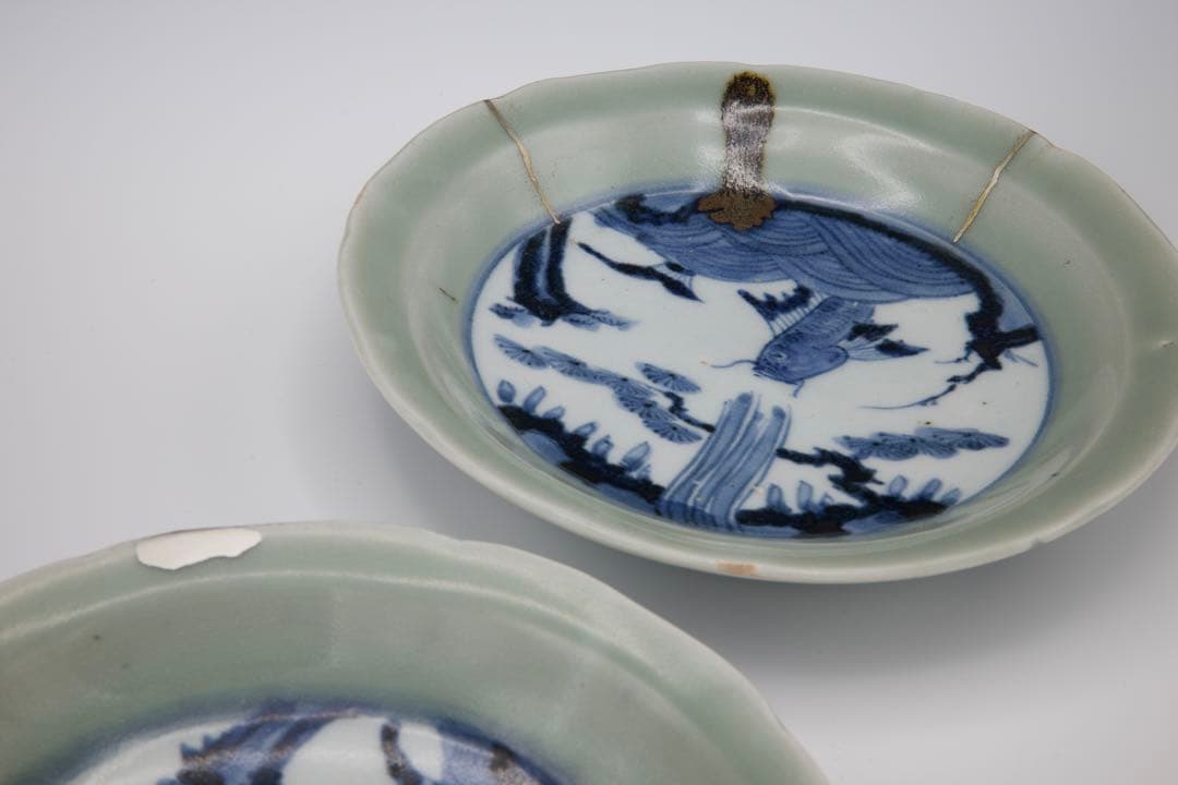 青磁の伊万里 | 鯉の柄 | 銀継ぎ 2枚セット