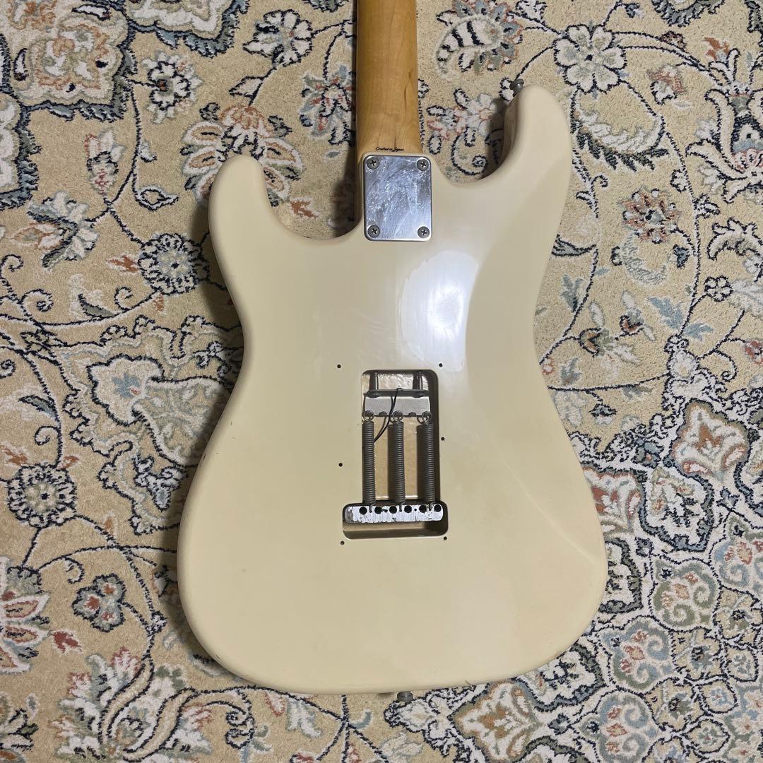 フェンダー　ストラトキャスター　クリーム