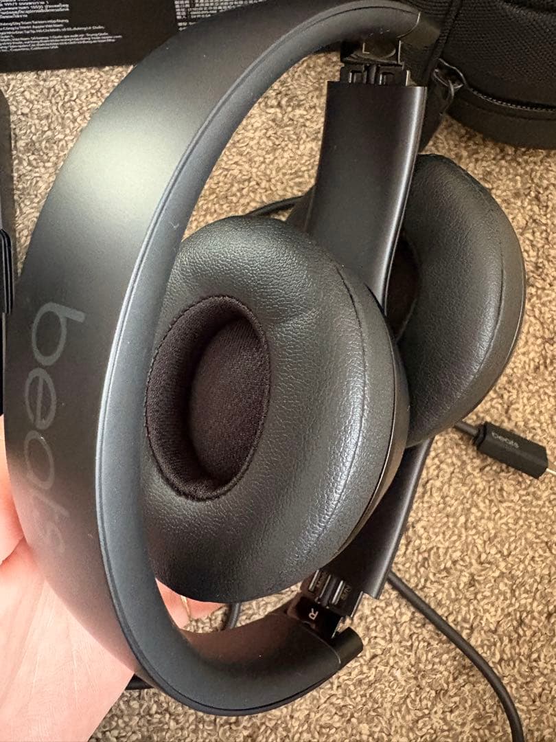 ころすけ ブルートゥースヘッドホン Beats Solo3 マットブラック