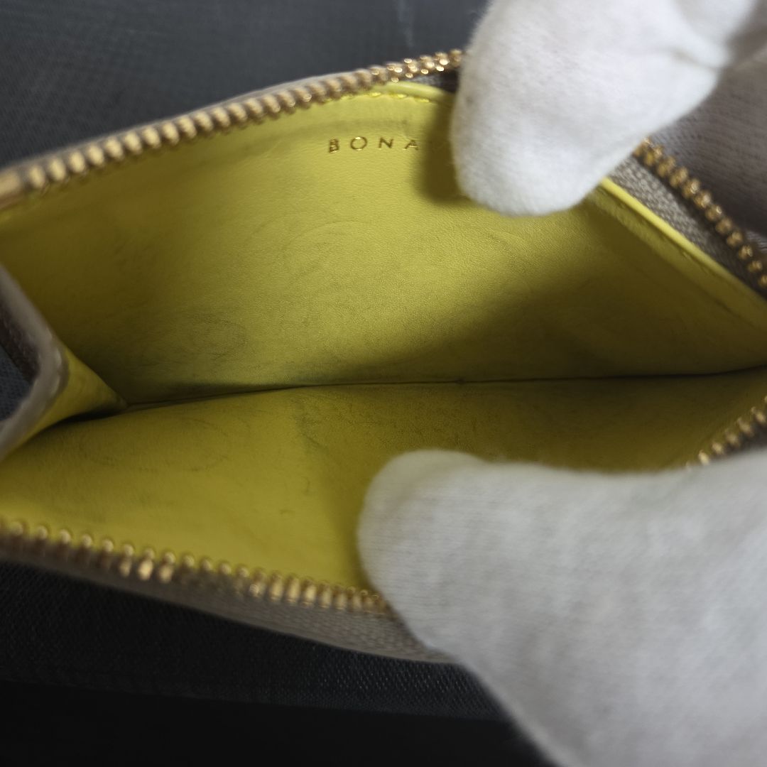 ボナベンチュラ ミニジップウォレット シュリンクレザー グレージュ x イエロー