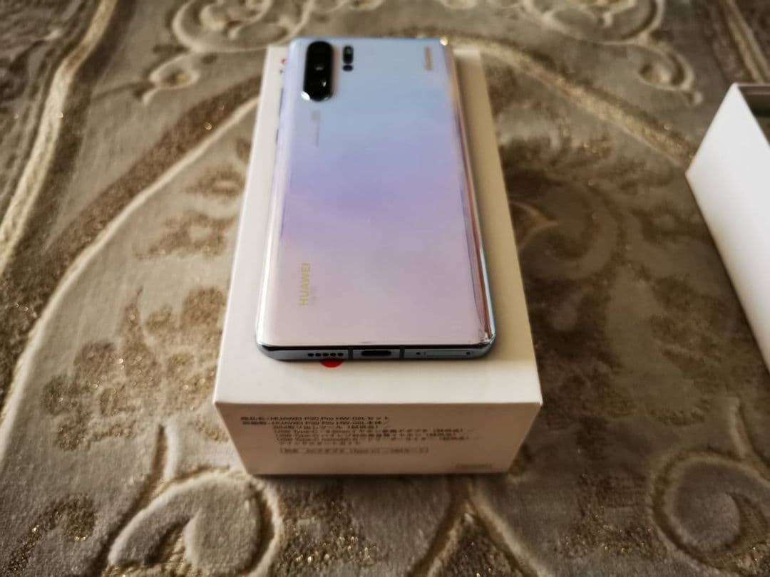 良品 HUAWEI P30Pro クリスタル HW-02L ドコモ SIMフリー