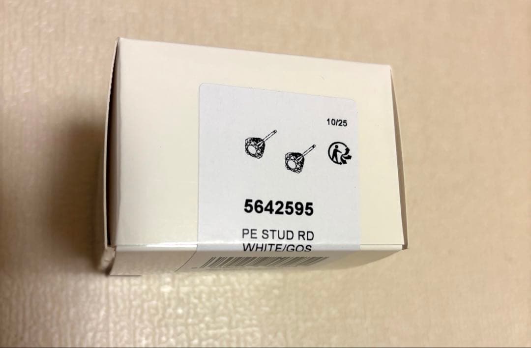 【新品・未使用】スワロフスキーStilla スタッドピアス　ゴールド