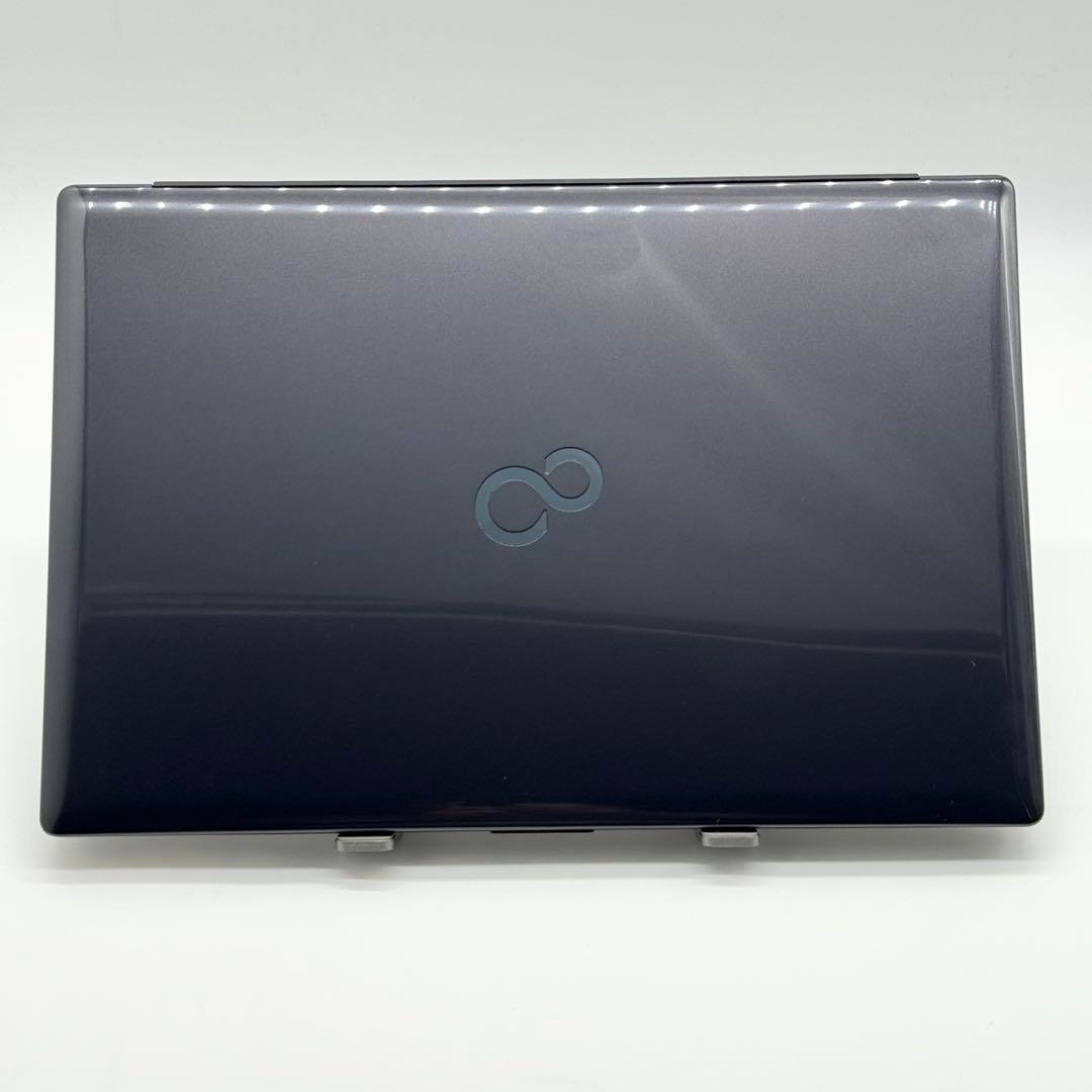 美品 富士通 ノートパソコン 第8世代i7 32GB NVMe512 起動16秒