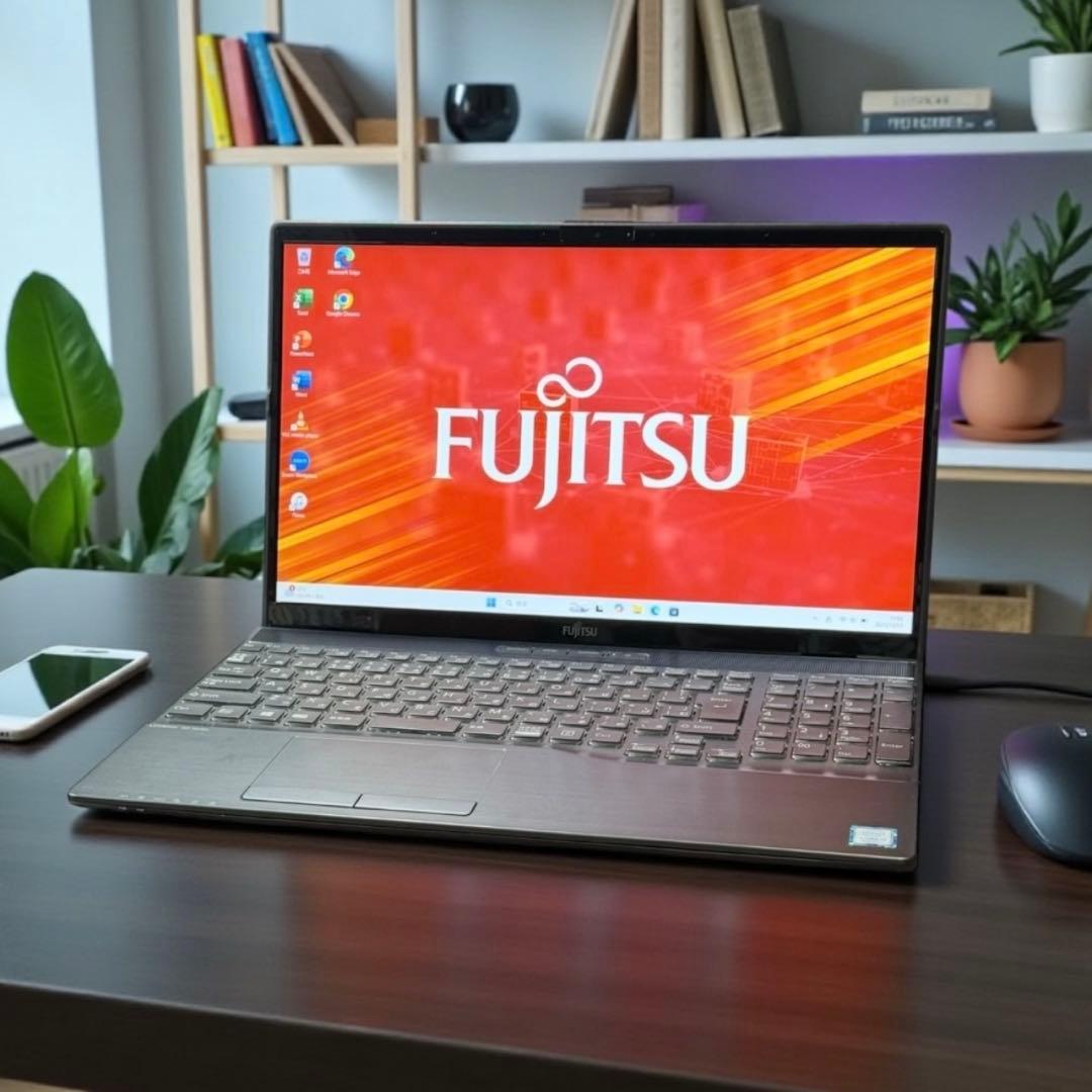 美品 富士通 ノートパソコン 第8世代i7 32GB NVMe512 起動16秒