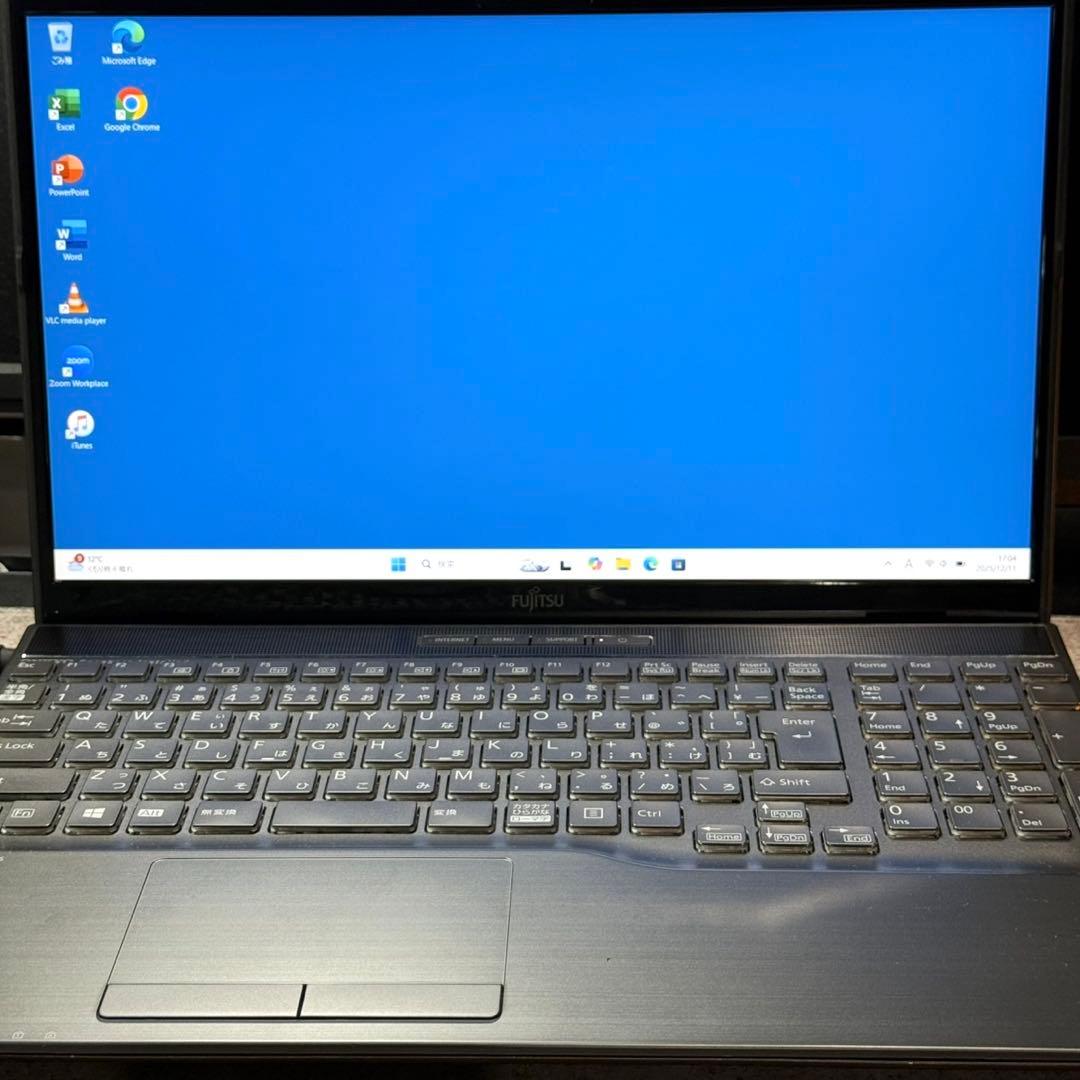 美品 富士通 ノートパソコン 第8世代i7 32GB NVMe512 起動16秒