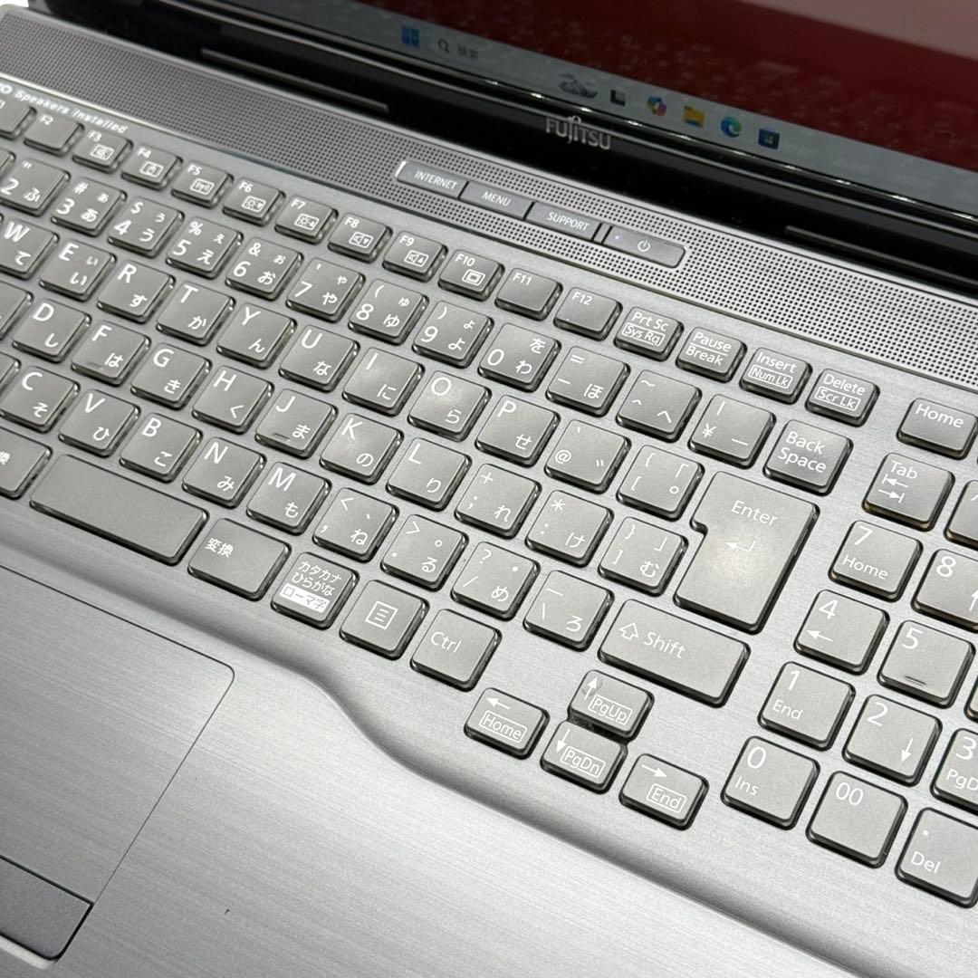 美品 富士通 ノートパソコン 第8世代i7 32GB NVMe512 起動16秒