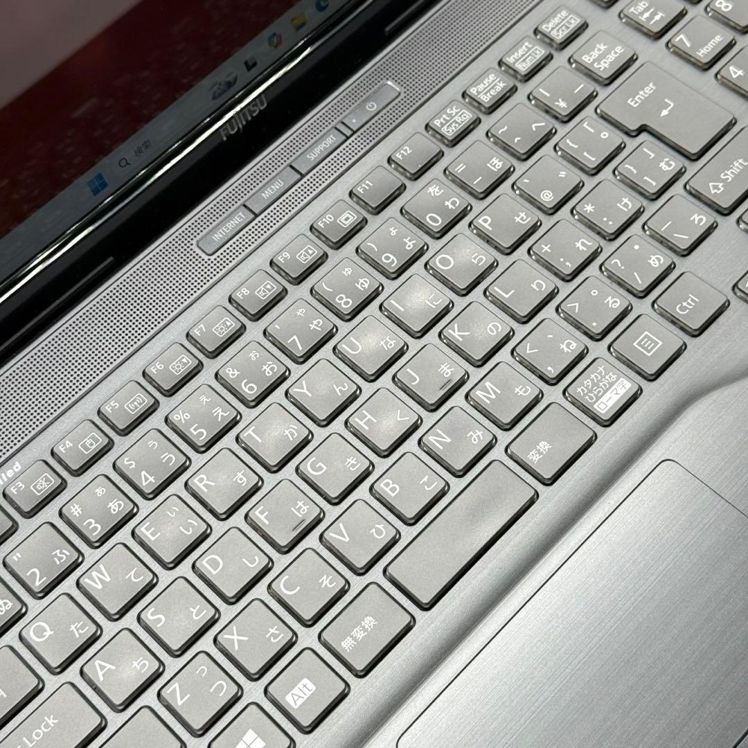 美品 富士通 ノートパソコン 第8世代i7 32GB NVMe512 起動16秒