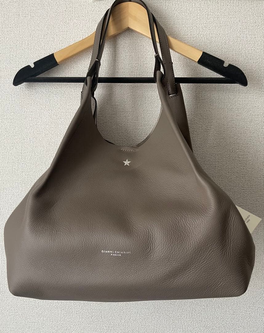 新品未使用タグ付ジャンニキアリーニショルダーバッグヨンアさん 銀座店