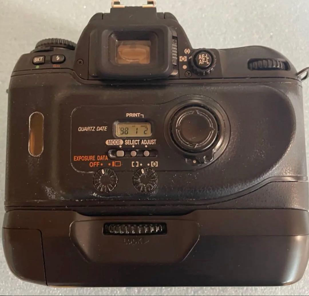 Nikon F80D MB-16付き