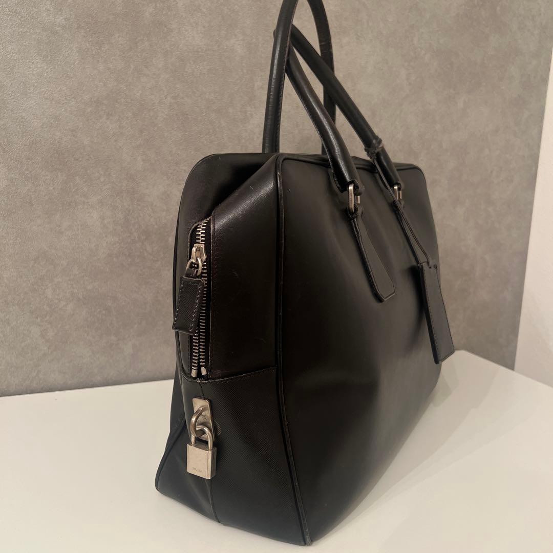 PRADA サフィアーノレザー　ブリーフケース　三角プレート