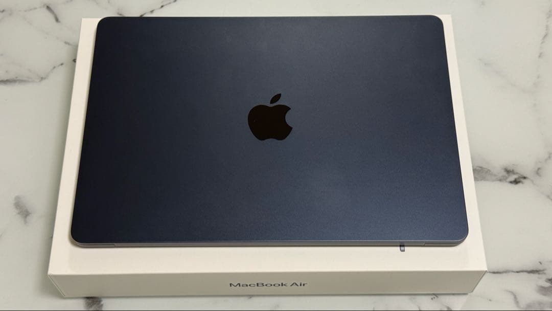 Apple MacBook Air 13インチ　M2チップ　16GB RAM
